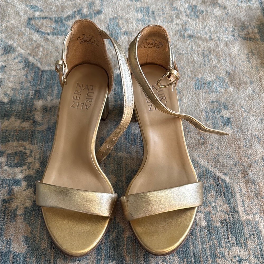 Naturalizer Gold Heels with Elegant Design